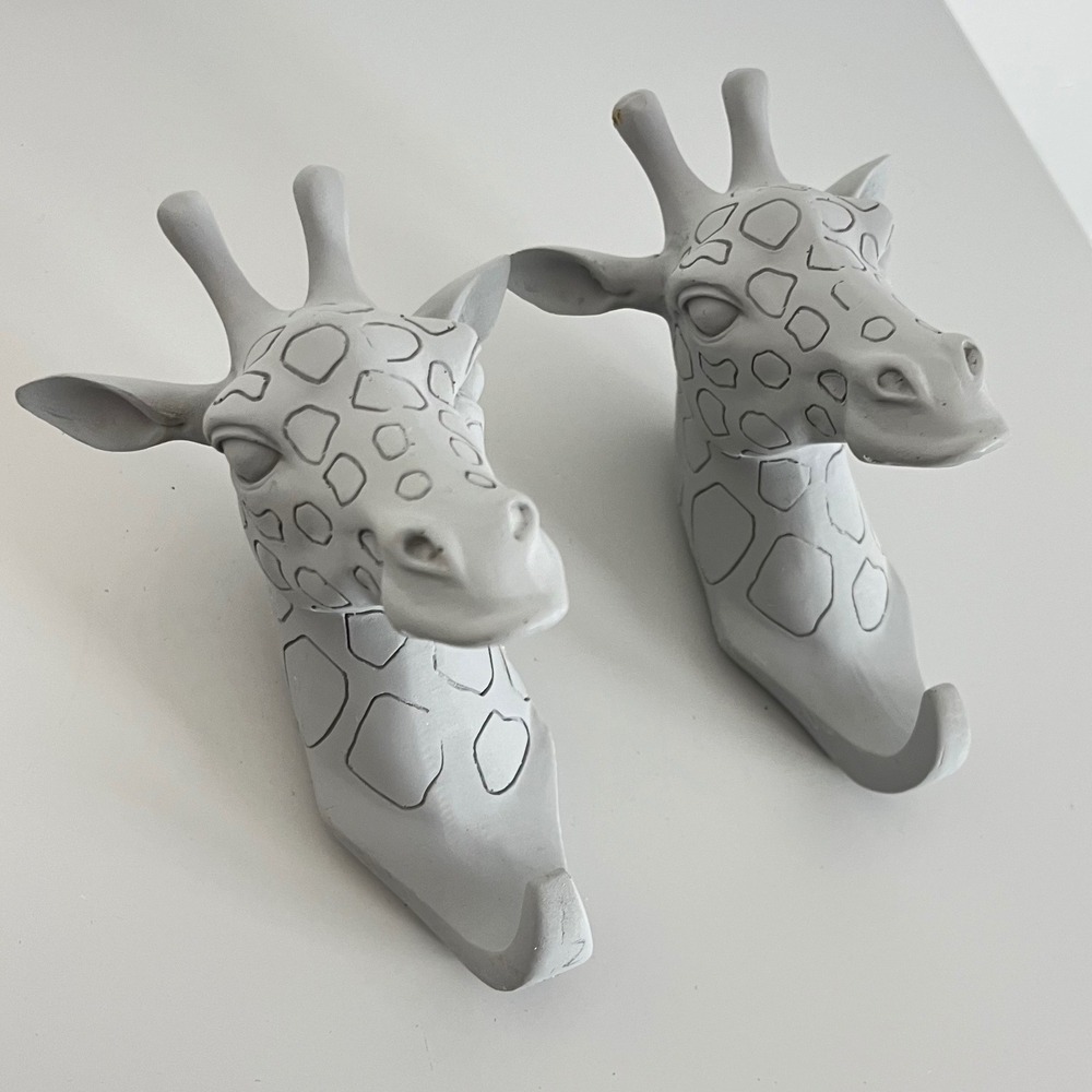 Lila & Jack Giraffe Decorative Wall Hooks Set of‎ 2 Grey Safari